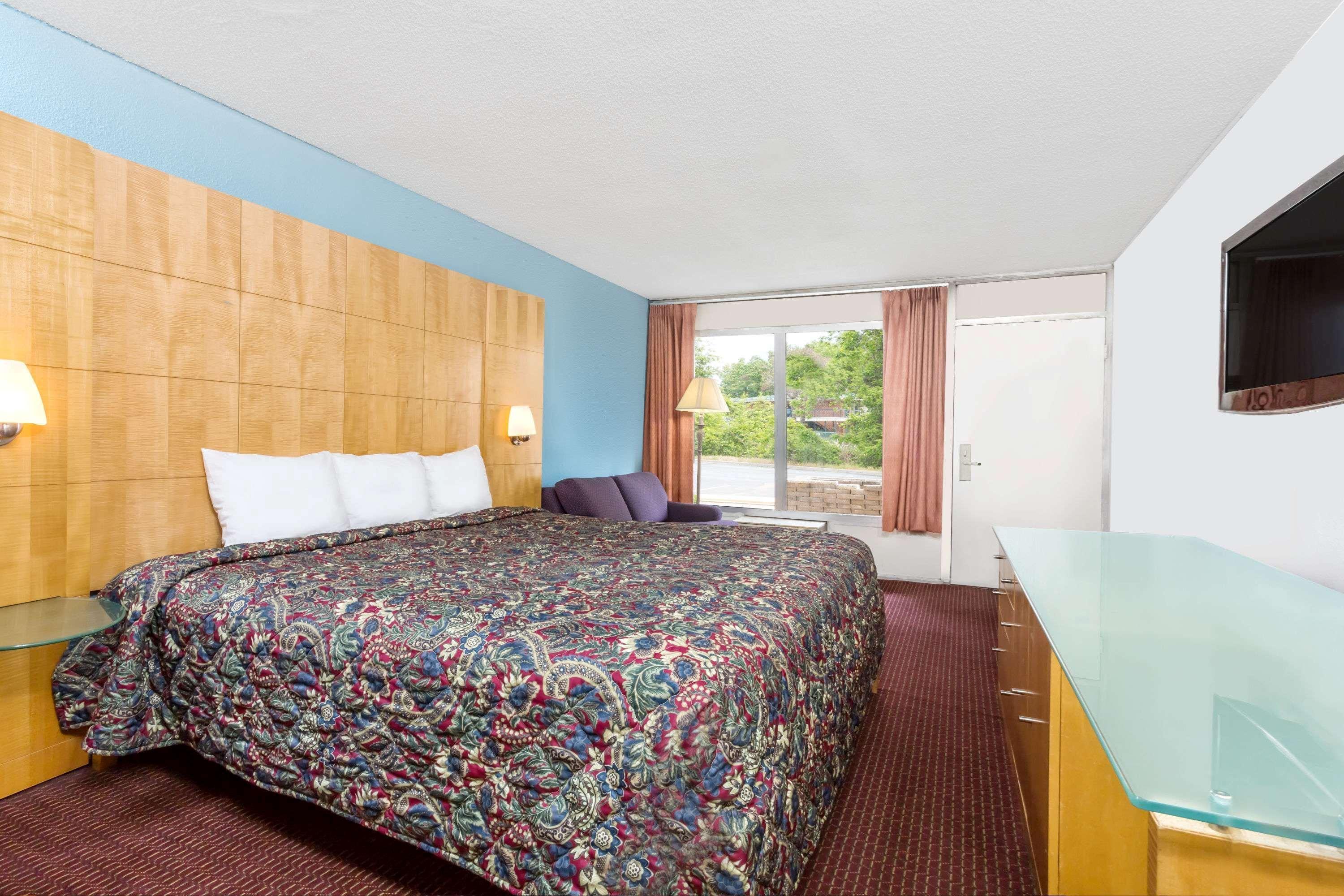 Days Inn By Wyndham Greensboro Airport Exterior foto