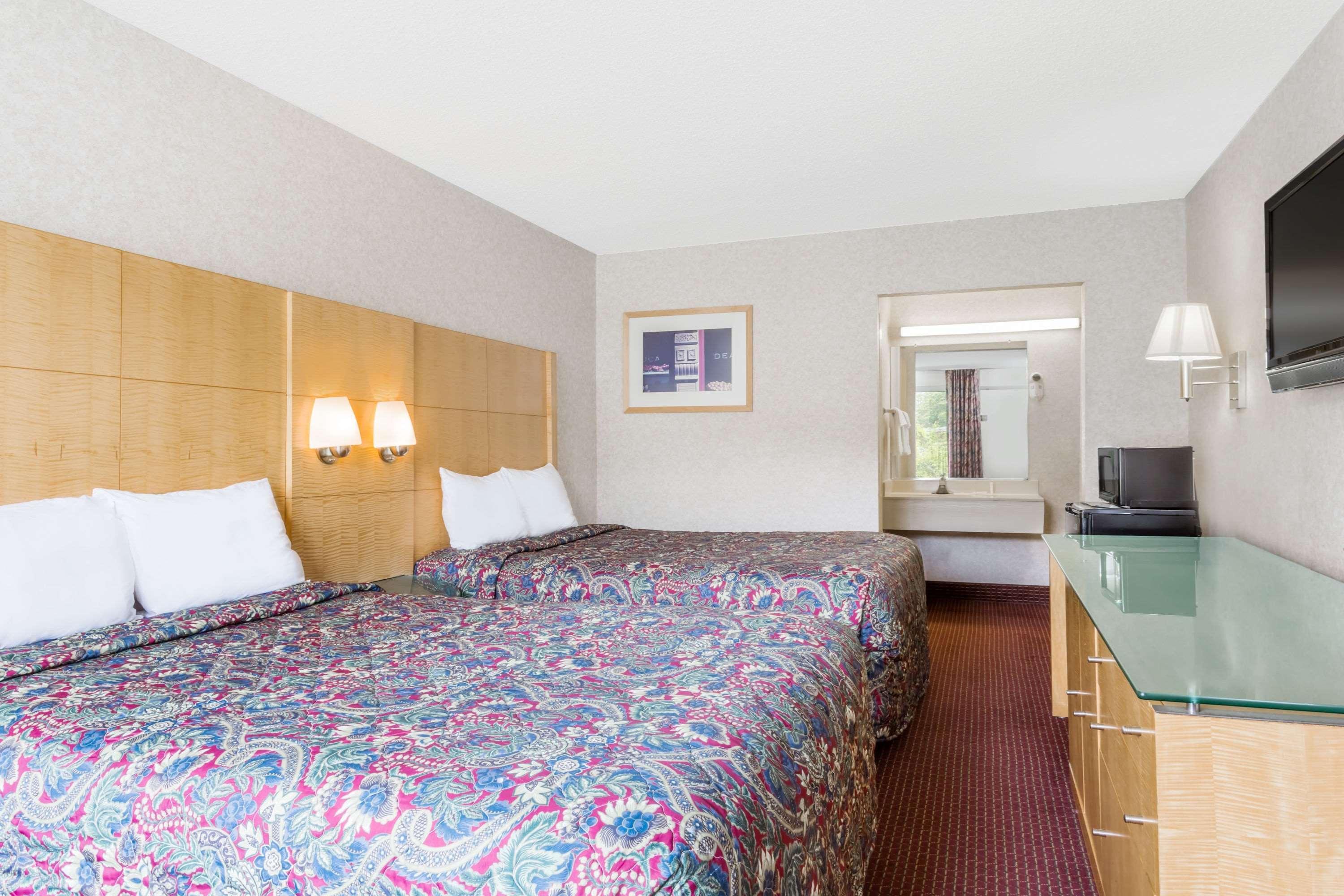 Days Inn By Wyndham Greensboro Airport Exterior foto