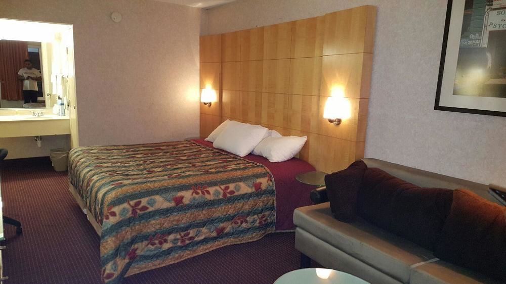 Days Inn By Wyndham Greensboro Airport Exterior foto